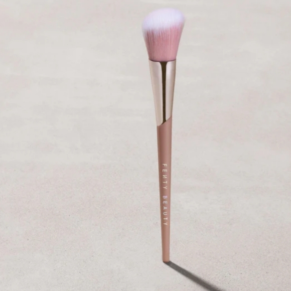 Fenty Beauty Blush Brush - Picture 1 of 3